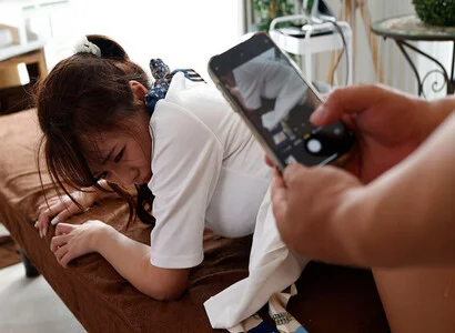 Em nhân viên ở tiệm triệt lông thì ra tay hiếp dâm