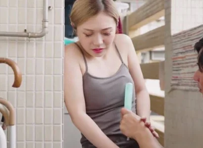 Vợ anh trai giúp em dâu thực hiện thiên chức