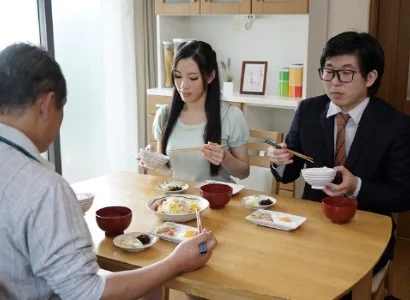 Nứng quá, con dâu banh vùng kín cho bố chồng làm tình