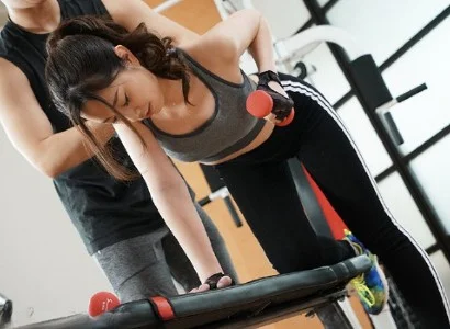 Anh PT số hưởng và người phụ nữ thiếu thốn tình dục địt nhau tới tối